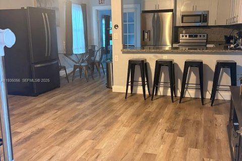 Villa ou maison à vendre à Hollywood, Floride: 3 chambres, 122.07 m2 № 2053129 - photo 2