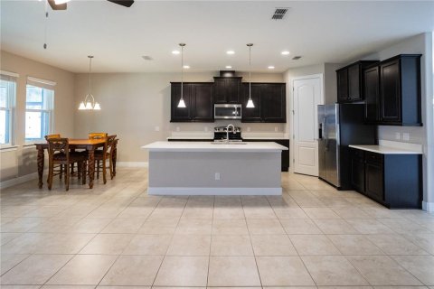 House in Apopka, Florida 3 bedrooms, 209.96 sq.m. № 1904987 - photo 6