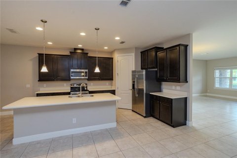 House in Apopka, Florida 3 bedrooms, 209.96 sq.m. № 1904987 - photo 4
