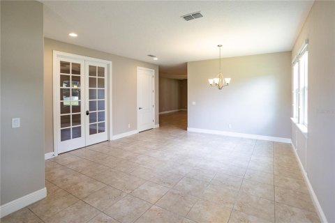 House in Apopka, Florida 3 bedrooms, 209.96 sq.m. № 1904987 - photo 2