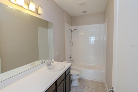 House in Apopka, Florida 3 bedrooms, 209.96 sq.m. № 1904987 - photo 13