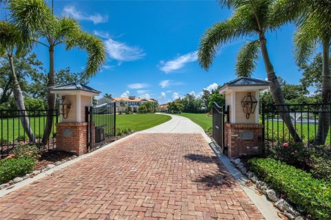 Casa en venta en Bradenton, Florida, 6 dormitorios, 651.9 m2 № 2206702 - foto 3