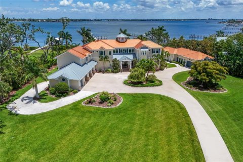 Casa en Bradenton, Florida 6 dormitorios, 651.9 m2 № 2206702