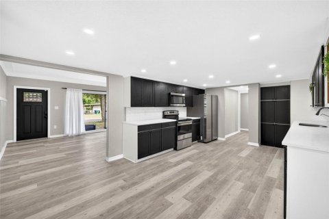 House in Tampa, Florida 3 bedrooms, 175.31 sq.m. № 2233479 - photo 10