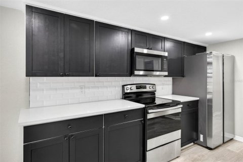 House in Tampa, Florida 3 bedrooms, 175.31 sq.m. № 2233479 - photo 14