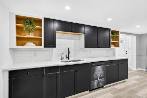 House in Tampa, Florida 3 bedrooms, 175.31 sq.m. № 2233479 - photo 15