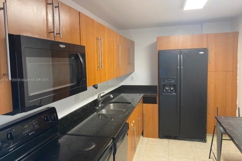 Copropriété à louer à Hollywood, Floride: 1 chambre, 75.9 m2 № 1923924 - photo 14