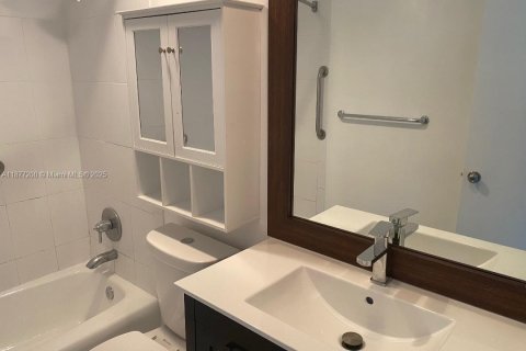 Condo in Hollywood, Florida, 1 bedroom  № 1923924 - photo 18