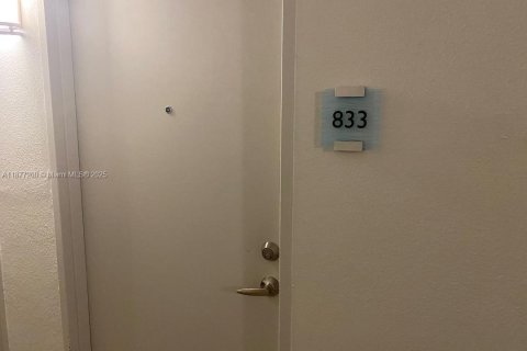 Copropriété à louer à Hollywood, Floride: 1 chambre, 75.9 m2 № 1923924 - photo 8