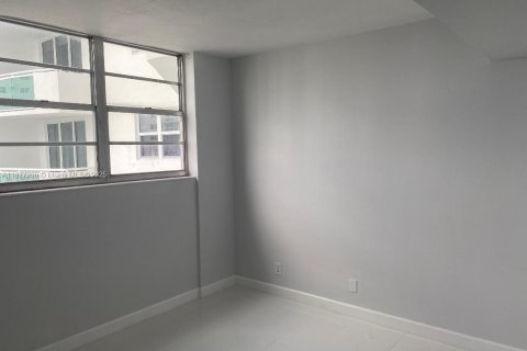 Copropriété à louer à Hollywood, Floride: 1 chambre, 75.9 m2 № 1923924 - photo 16