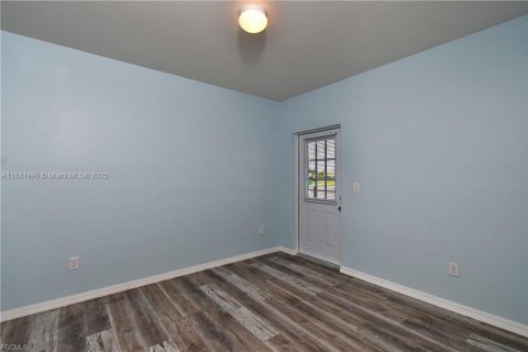 Villa ou maison à vendre à Cape Coral, Floride: 3 chambres № 1833953 - photo 4