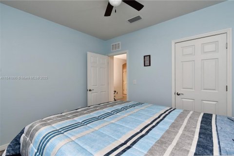 Villa ou maison à vendre à Cape Coral, Floride: 3 chambres № 1833953 - photo 8