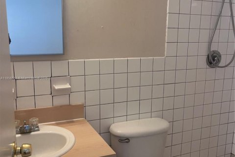 Снять в аренду виллу или дом в Санрайз, Флорида 2 спальни, 92.9м2, № 1958364 - фото 6