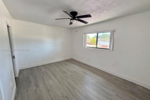 House in Pembroke Pines, Florida 3 bedrooms, 120.4 sq.m. № 2069028 - photo 5