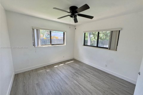 House in Pembroke Pines, Florida 3 bedrooms, 120.4 sq.m. № 2069028 - photo 9