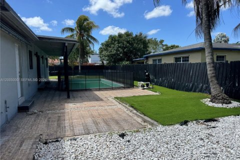 House in Pembroke Pines, Florida 3 bedrooms, 120.4 sq.m. № 2069028 - photo 15