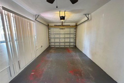 House in Pembroke Pines, Florida 3 bedrooms, 120.4 sq.m. № 2069028 - photo 12