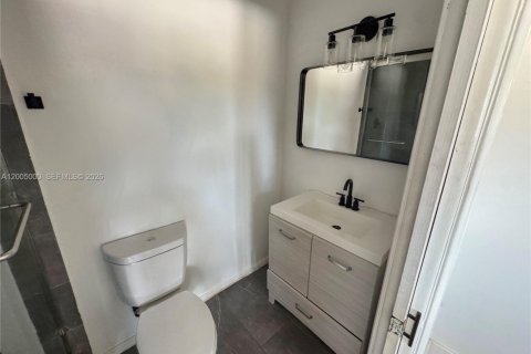 House in Pembroke Pines, Florida 3 bedrooms, 120.4 sq.m. № 2069028 - photo 7