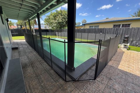 House in Pembroke Pines, Florida 3 bedrooms, 120.4 sq.m. № 2069028 - photo 18