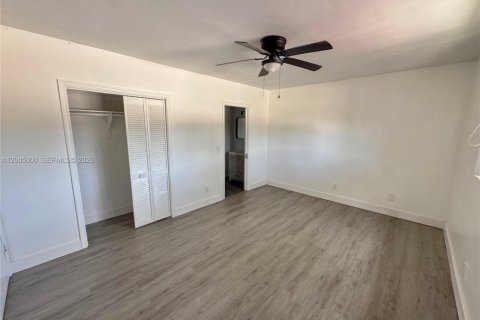 House in Pembroke Pines, Florida 3 bedrooms, 120.4 sq.m. № 2069028 - photo 6