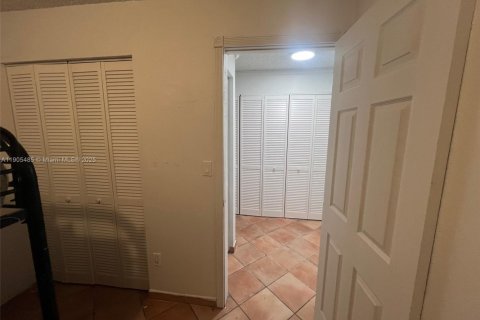 Touwnhouse à vendre à Miami, Floride: 3 chambres, 109.9 m2 № 1971437 - photo 13