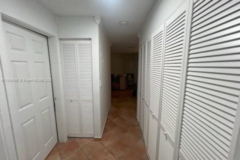 Touwnhouse à vendre à Miami, Floride: 3 chambres, 109.9 m2 № 1971437 - photo 9