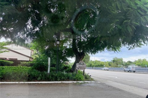 Touwnhouse à vendre à Miami, Floride: 3 chambres, 109.9 m2 № 1971437 - photo 1