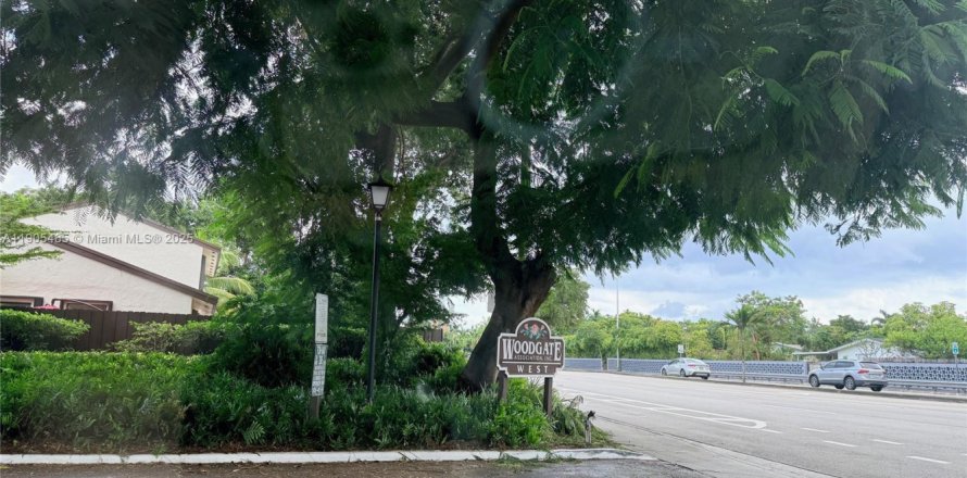 Touwnhouse à Miami, Floride 3 chambres, 109.9 m2 № 1971437