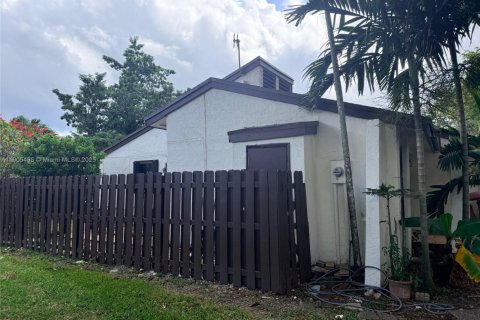 Touwnhouse à vendre à Miami, Floride: 3 chambres, 109.9 m2 № 1971437 - photo 3