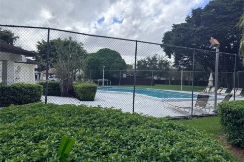 Touwnhouse à vendre à Miami, Floride: 3 chambres, 109.9 m2 № 1971437 - photo 8