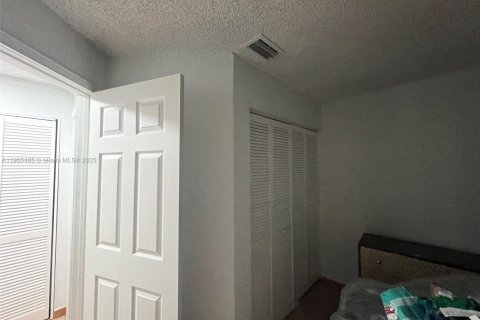 Touwnhouse à vendre à Miami, Floride: 3 chambres, 109.9 m2 № 1971437 - photo 12