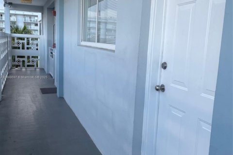 Copropriété à vendre à Miami Beach, Floride: 1 chambre, 61.5 m2 № 1936382 - photo 4