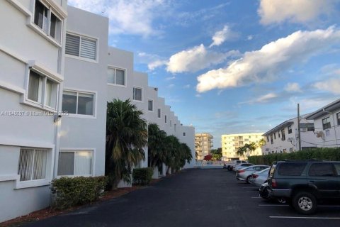 Copropriété à vendre à Miami Beach, Floride: 1 chambre, 61.5 m2 № 1936382 - photo 2