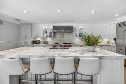 House in Pinecrest, Florida 5 bedrooms, 326.46 sq.m. № 2010536 - photo 13