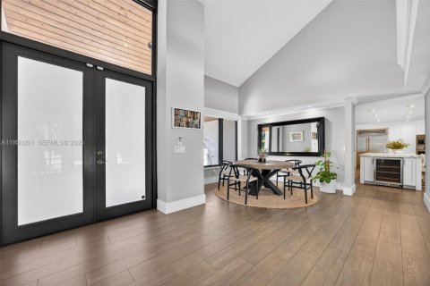 House in Pinecrest, Florida 5 bedrooms, 326.46 sq.m. № 2010536 - photo 8