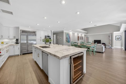 House in Pinecrest, Florida 5 bedrooms, 326.46 sq.m. № 2010536 - photo 9