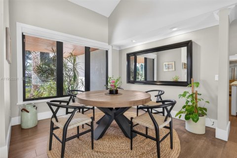 House in Pinecrest, Florida 5 bedrooms, 326.46 sq.m. № 2010536 - photo 7