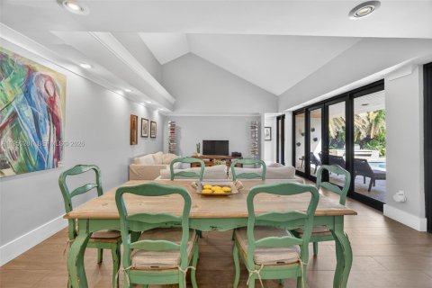 House in Pinecrest, Florida 5 bedrooms, 326.46 sq.m. № 2010536 - photo 14