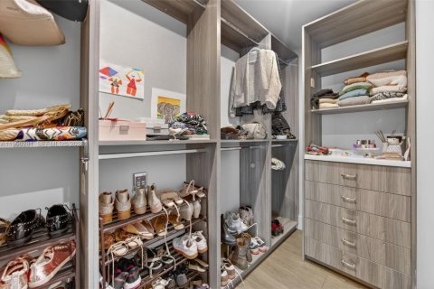 House in Pinecrest, Florida 5 bedrooms, 326.46 sq.m. № 2010536 - photo 28