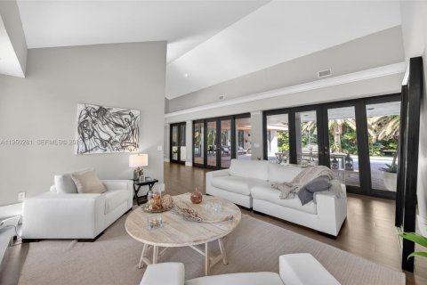 House in Pinecrest, Florida 5 bedrooms, 326.46 sq.m. № 2010536 - photo 5