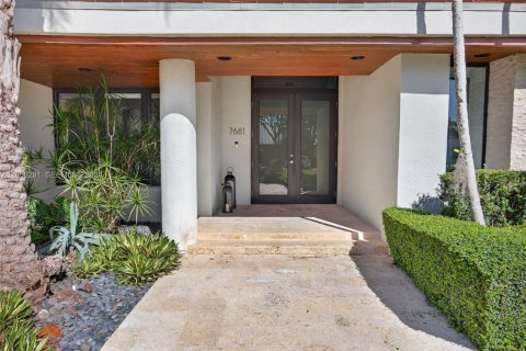 House in Pinecrest, Florida 5 bedrooms, 326.46 sq.m. № 2010536 - photo 3