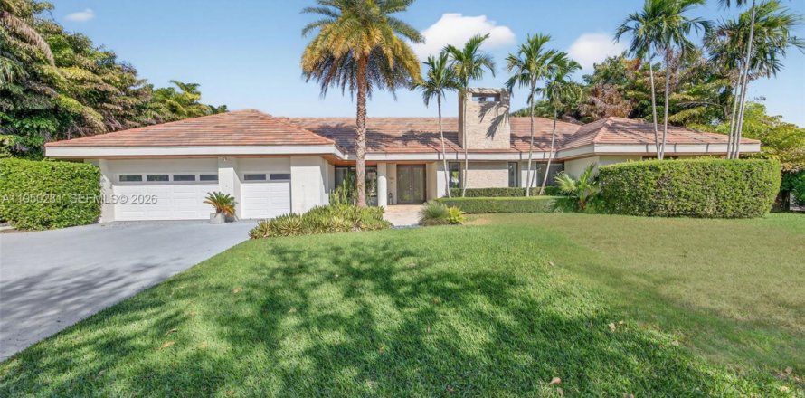 House in Pinecrest, Florida 5 bedrooms, 326.46 sq.m. № 2010536