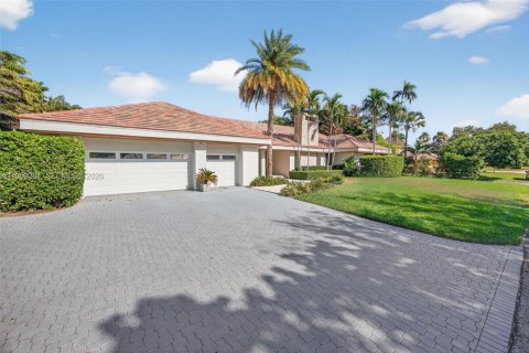 House in Pinecrest, Florida 5 bedrooms, 326.46 sq.m. № 2010536 - photo 2