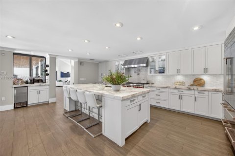 House in Pinecrest, Florida 5 bedrooms, 326.46 sq.m. № 2010536 - photo 11