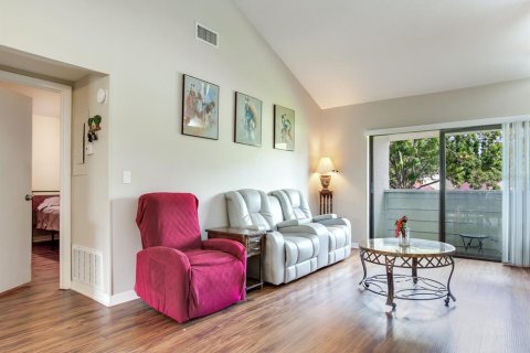 Condo in Tampa, Florida, 2 bedrooms  № 1894475 - photo 9