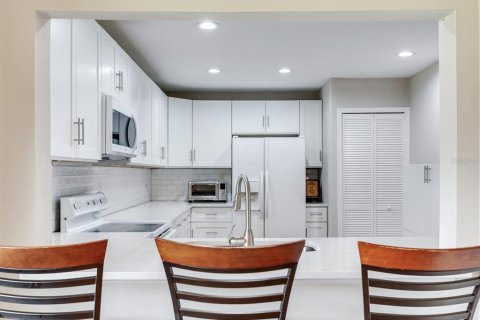 Condo in Tampa, Florida, 2 bedrooms  № 1894475 - photo 12