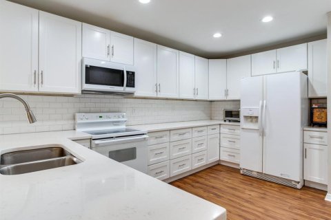 Condo in Tampa, Florida, 2 bedrooms  № 1894475 - photo 17