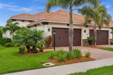 House in Venice, Florida 2 bedrooms, 139.45 sq.m. № 2234080 - photo 2