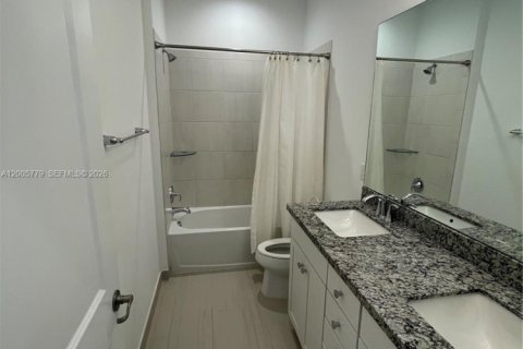 Townhouse in Lake Worth, Florida 3 bedrooms, 209.03 sq.m. № 2069663 - photo 28