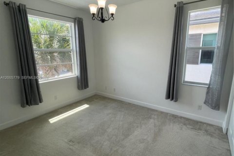 Townhouse in Lake Worth, Florida 3 bedrooms, 209.03 sq.m. № 2069663 - photo 29
